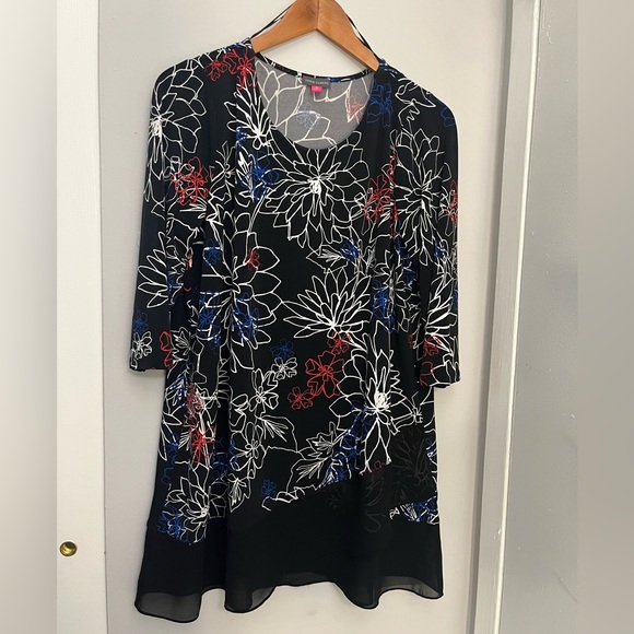 Vince Camuto Tops - **Vince Camuto Floral Top Blouse Size 1X